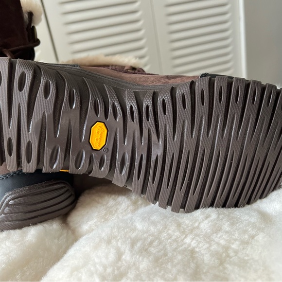 UGG AUSTRALIAN OSTRANDER BOOT - Picture 2 of 6